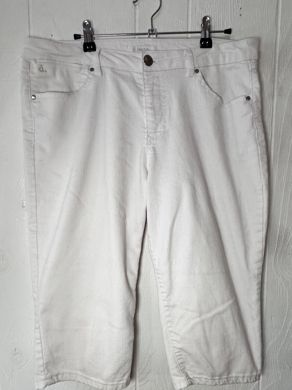 d. jeans White Long Shorts - Clean Five-Pocket Style Size 12